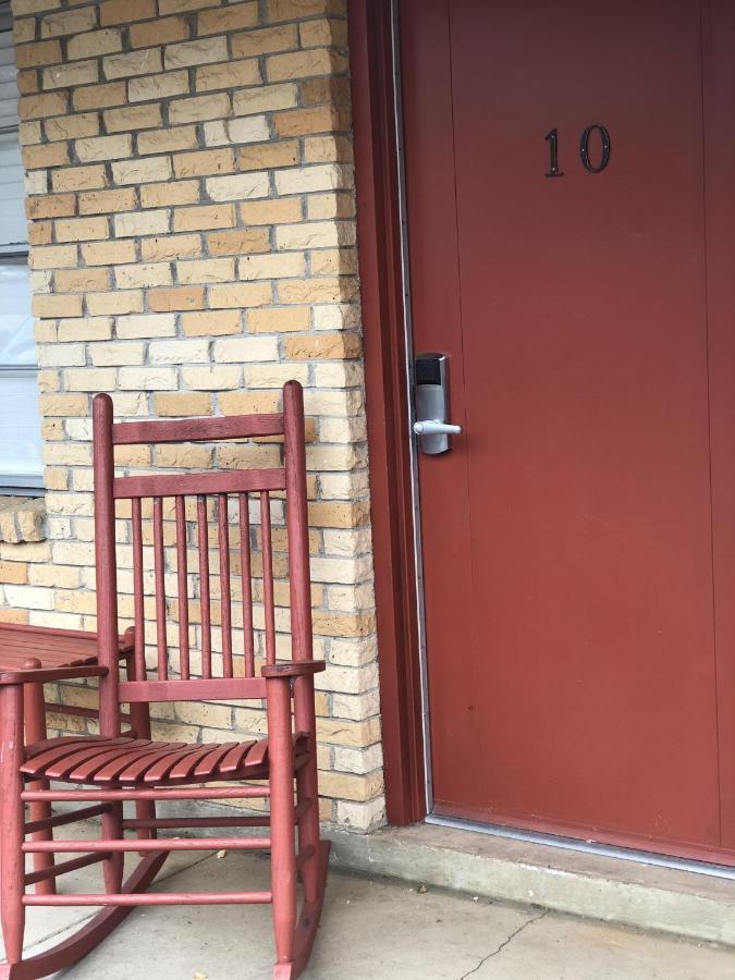 Ji11, Queen Guest Room At The Joplin Inn At The Entrance To Mountain Harbor Resort Hotel Room Mount Ida Rom bilde